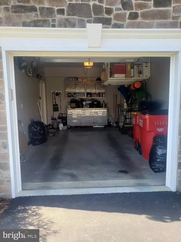 42 POLYGON PL, Falling Waters, WV 25419