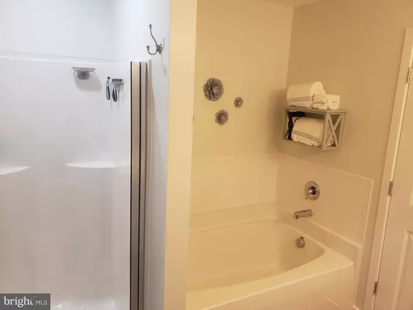 42 POLYGON PL, Falling Waters, WV 25419