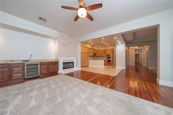 5011 Hacienda Grande Avenue, Las Vegas, NV 89141