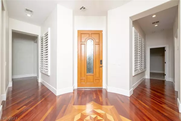 5011 Hacienda Grande Avenue, Las Vegas, NV 89141