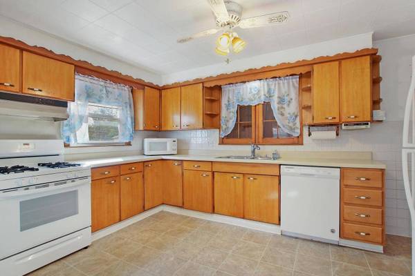 1215 Main Street RD, Spring Grove, IL 60081