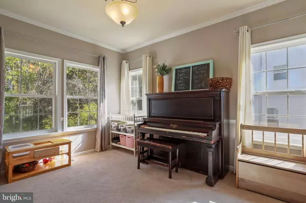 436 SPYGLASS HILL DR, Charles Town, WV 25414