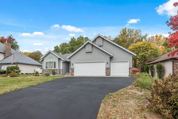 2315 Nebraska AVE E, Maplewood, MN 55119