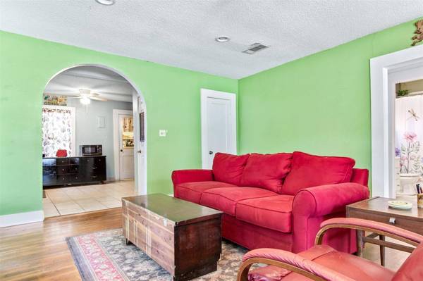 1133 W Tucker Boulevard, Arlington, TX 76013