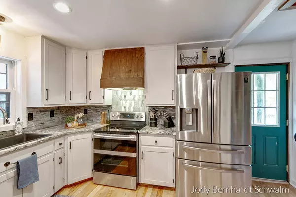 8767 Wolven NE Avenue, Rockford, MI 49341