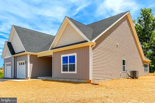 210 MOONSTONE DR, Kearneysville, WV 25430