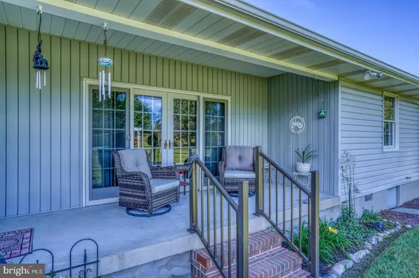 504 WATERSIDE DR, Felton, DE 19943