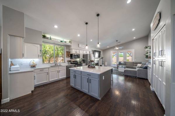 7240 E LAKEVIEW AVE, Mesa, AZ 85209