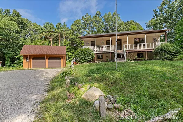 8767 Wolven NE Avenue, Rockford, MI 49341