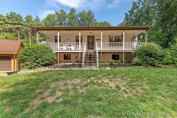 8767 Wolven NE Avenue, Rockford, MI 49341