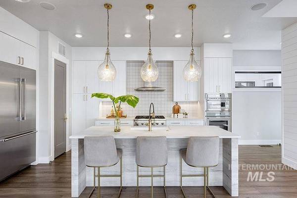 2690 S Shadywood Ln, Boise, ID 83716