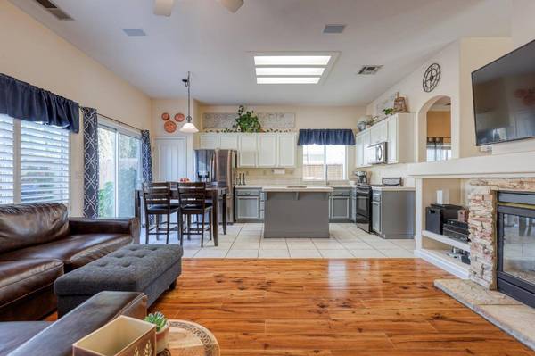 280 Warm Springs DR, Roseville, CA 95678