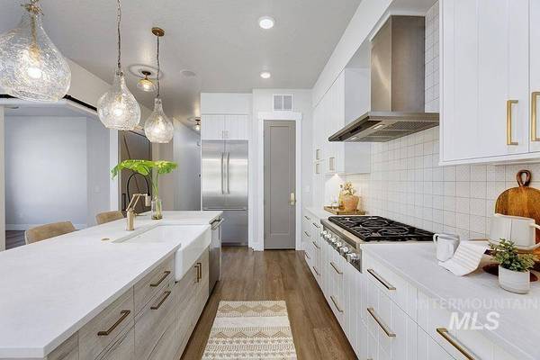 2690 S Shadywood Ln, Boise, ID 83716