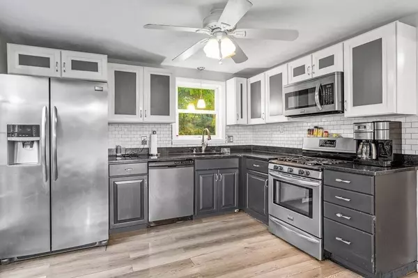 16 Portsmouth Rd, Amesbury, MA 01913