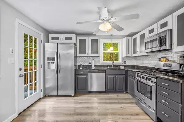 16 Portsmouth Rd, Amesbury, MA 01913