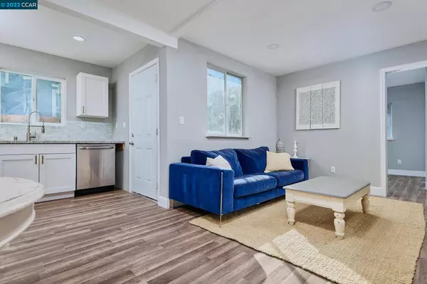 42 W Santa Fe Ave, Pittsburg, CA 94565