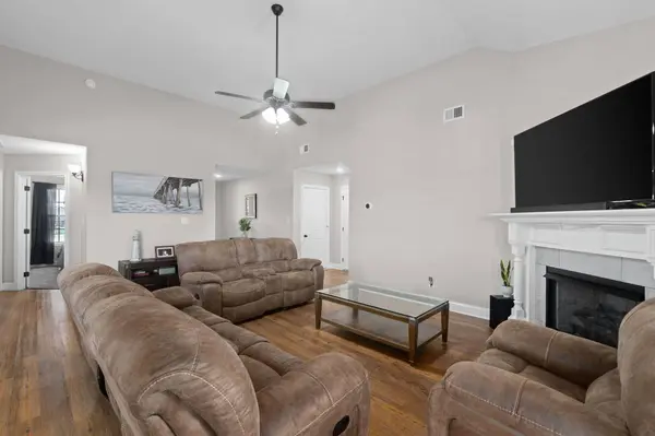 2037 Jackie Lorraine Dr, Clarksville, TN 37042