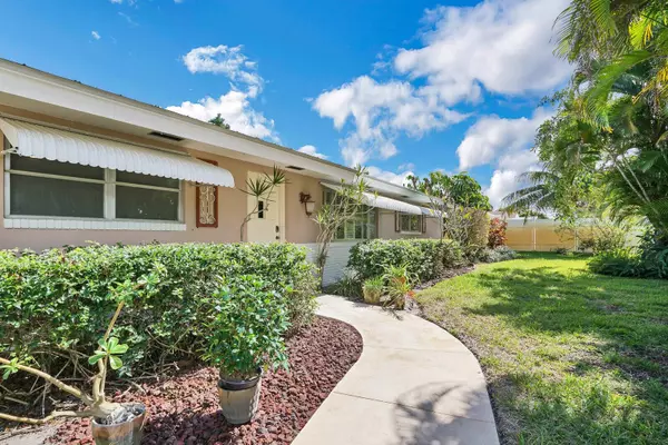 7312 Clarke RD, Lake Clarke Shores, FL 33406