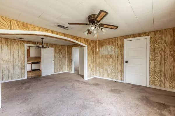 112 S Harrison Street, West, TX 76691