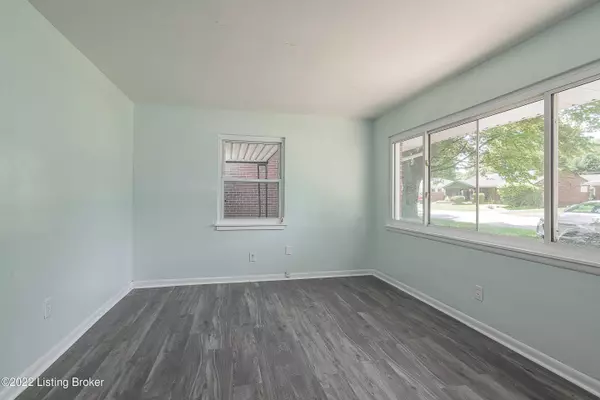 1010 Sharon Dr, Jeffersonville, IN 47130