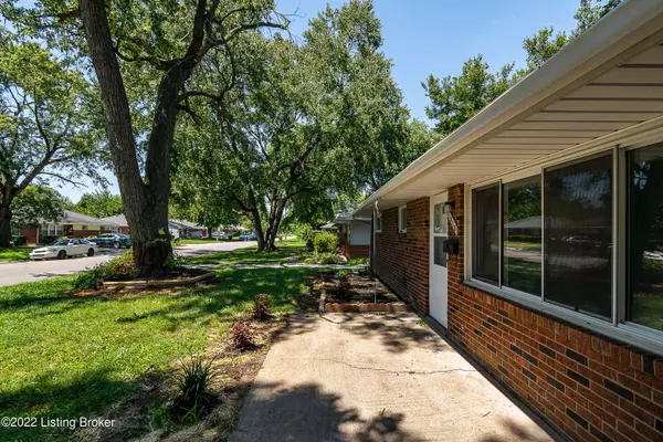 1010 Sharon Dr, Jeffersonville, IN 47130