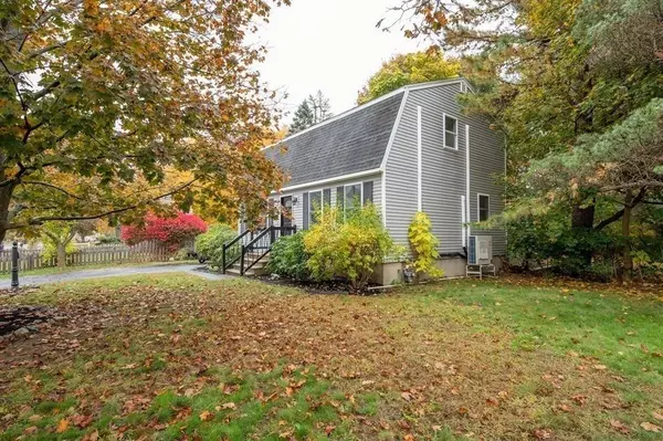 16 Portsmouth Rd, Amesbury, MA 01913