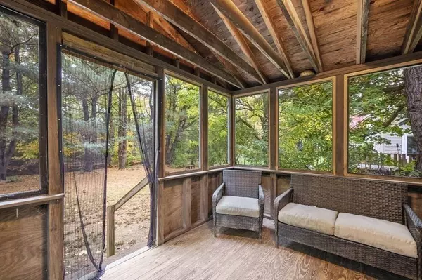 16 Portsmouth Rd, Amesbury, MA 01913