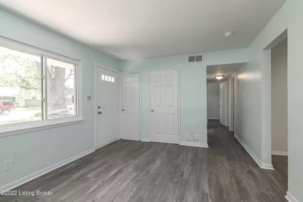 1010 Sharon Dr, Jeffersonville, IN 47130