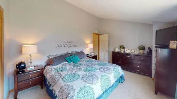 3263 Valley Ridge DR #8, Eagan, MN 55121