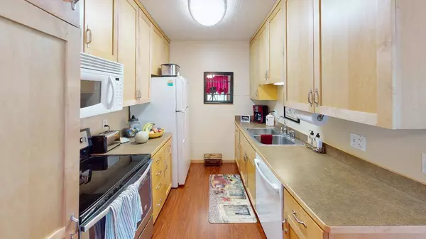 3263 Valley Ridge DR #8, Eagan, MN 55121