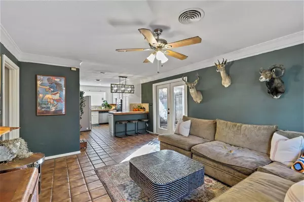 1048 Barbara Ann Drive, Hurst, TX 76053