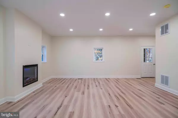 8011 CROOKED RUN, Basye, VA 22810