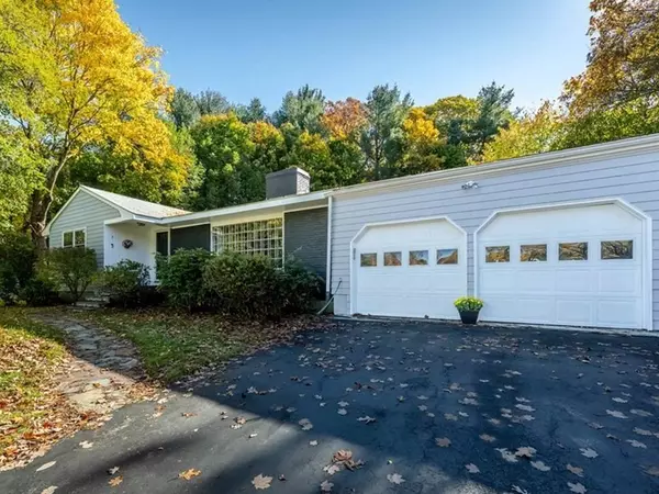 7 Marilyn Rd, Andover, MA 01810