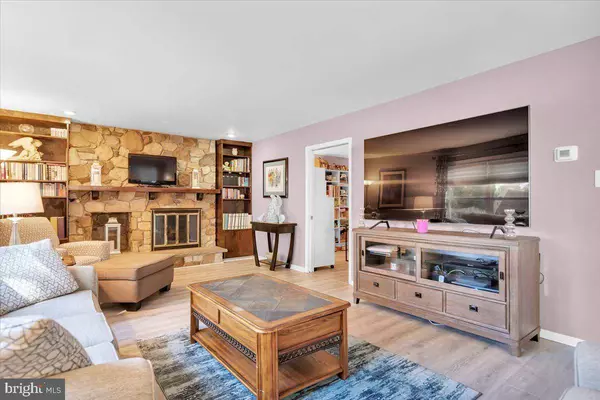 15 ALLUVIUM LAKES DR, Voorhees, NJ 08043