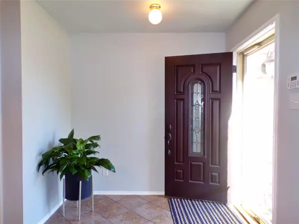 7920 Modesto Drive, Arlington, TX 76001