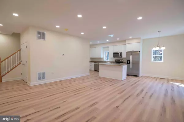 8011 CROOKED RUN, Basye, VA 22810