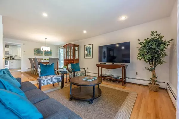 7 Marilyn Rd, Andover, MA 01810