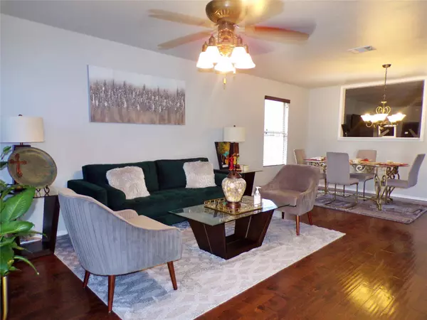 7920 Modesto Drive, Arlington, TX 76001