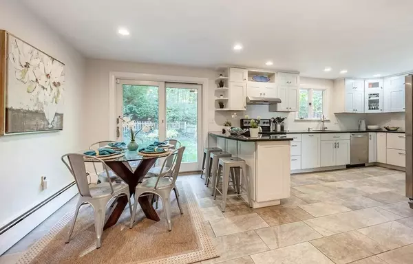 7 Marilyn Rd, Andover, MA 01810