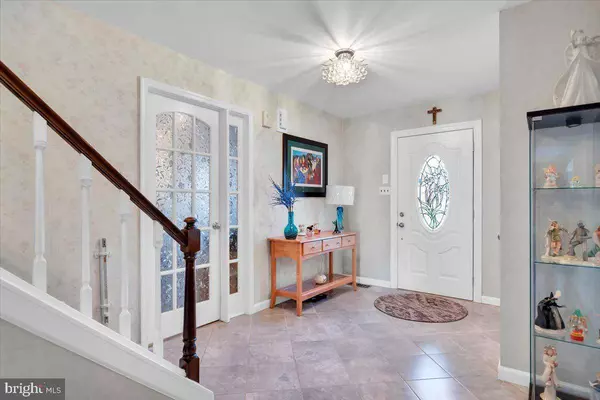 15 ALLUVIUM LAKES DR, Voorhees, NJ 08043