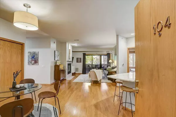 3018 Yarmouth Greenway Dr #104, Fitchburg, WI 53711