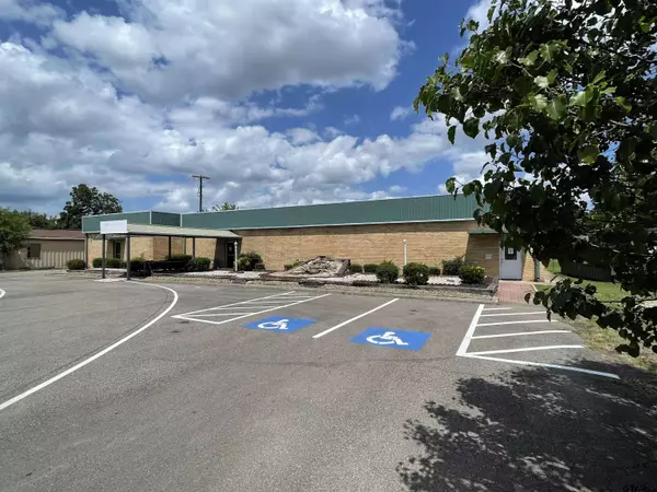 1765 Ballard Drive, Paris, TX 75460