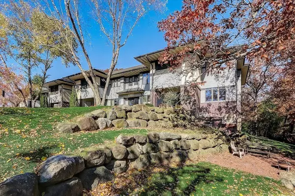 3018 Yarmouth Greenway Dr #104, Fitchburg, WI 53711