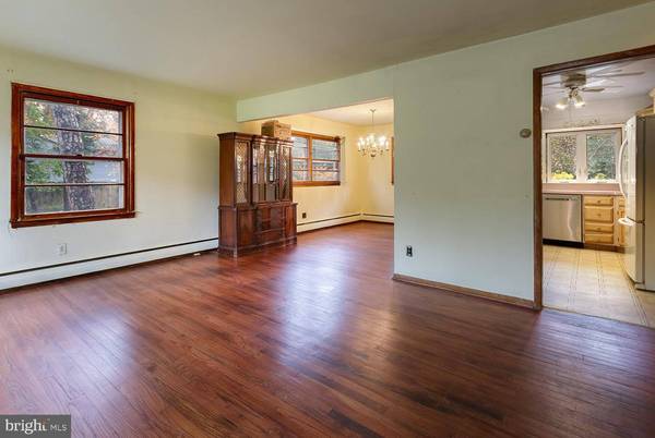 192 HUNTERS RD, Medford, NJ 08055