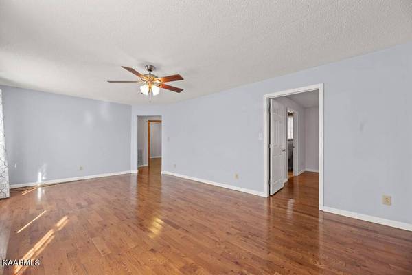 808 NW Willow St, Cleveland, TN 37311