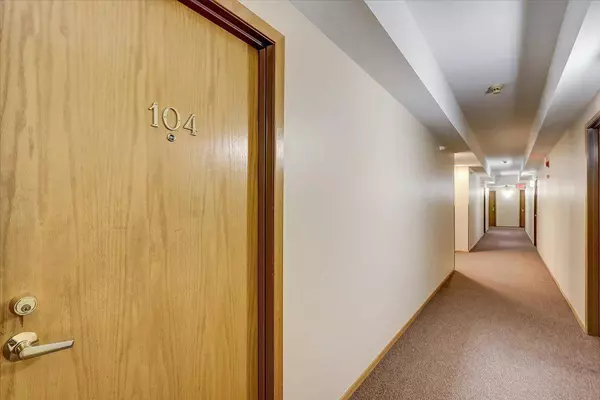3018 Yarmouth Greenway Dr #104, Fitchburg, WI 53711
