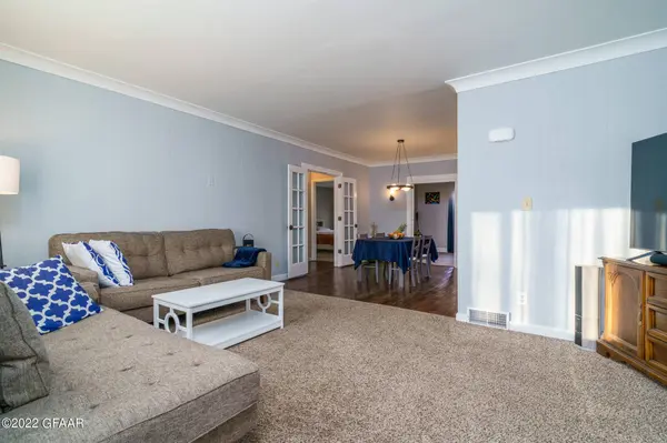 1318 CHESTNUT Street, Grand Forks, ND 58201