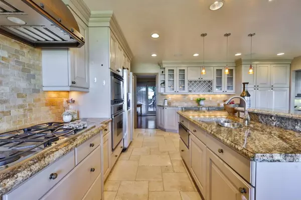 4985 Mount Helix Drive, La Mesa, CA 91941