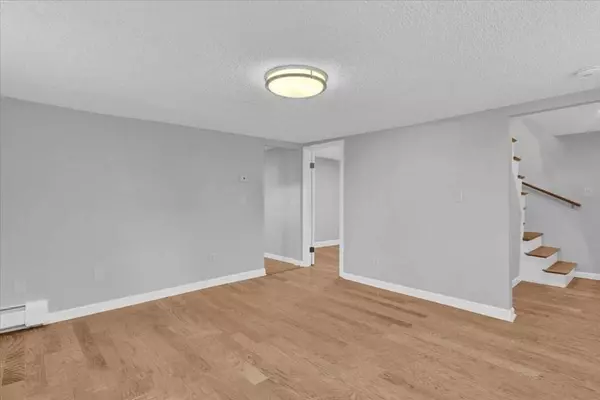 52 Auburn St, Lowell, MA 01852