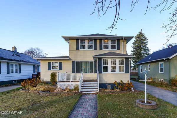 1318 CHESTNUT Street, Grand Forks, ND 58201